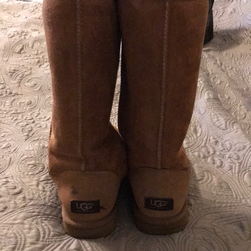 I am selling long classic UGG boots in a size 7.